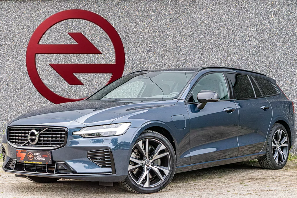 VOLVO V60 T6 AWD Inscription Recharge R Line / Trekhaak / Stoelverwarming / Leder / 18 Inch /