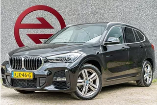 BMW X1 (f48) xDrive25e M-Sport Pakket / Trekhaak / Pano / Head-Up / Leder / Stoelverwarming / Adaptive Cruise / Climate Control / Navi