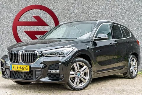 BMW X1 (f48) xDrive25e M-Sport Pakket / Trekhaak / Pano / Head-Up / Leder / Stoelverwarming / Adaptive Cruise / Climate Control / Navi