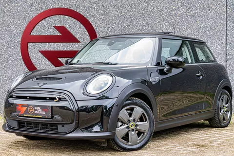 Mini Mini 3-Deurs (f56) Electric Cooper SE 33 Kwh / Pano / Sportstoelen / Harman Kardon / Apple Carplay / Stoelverwarming / Climate Control / Cruise Control / Navi