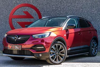 OPEL Grandland X 1.6 Turbo Hybrid4 300pk 4x4 Aut Ultimate / Trekhaak / Carplay / 360-Camera / Stoelventilatie / Navi / PDC / 19 Inch / Treeplanken / Memory Seats