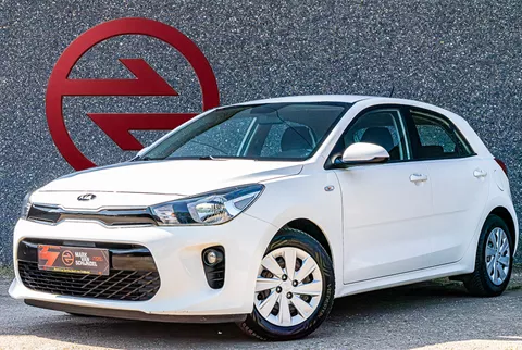 Kia Rio 1.2 DynamicLine / Parkeersensoren / Stoelverwarming / Bluetooth / Cruise Control / Airco / Stuurverwarming