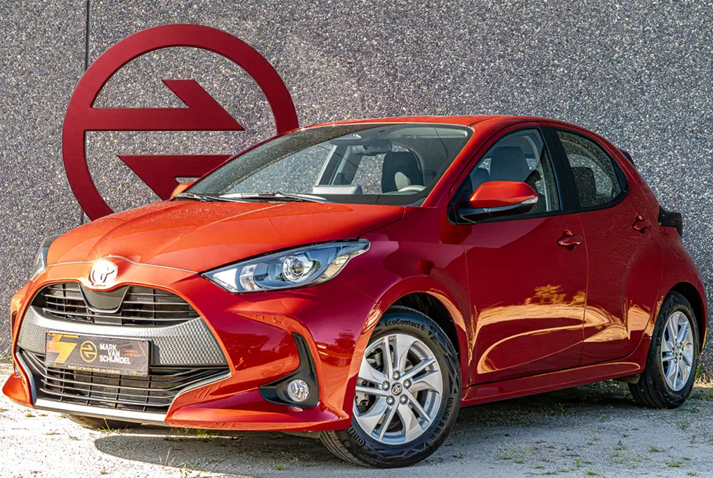 TOYOTA Yaris 1.5 Hybrid Active / Camera / Stoel + Stuur Verwarming / Apple Carplay / Climate Control / Cruise Control Adaptief / Lane Assist / 15 Inch LM
